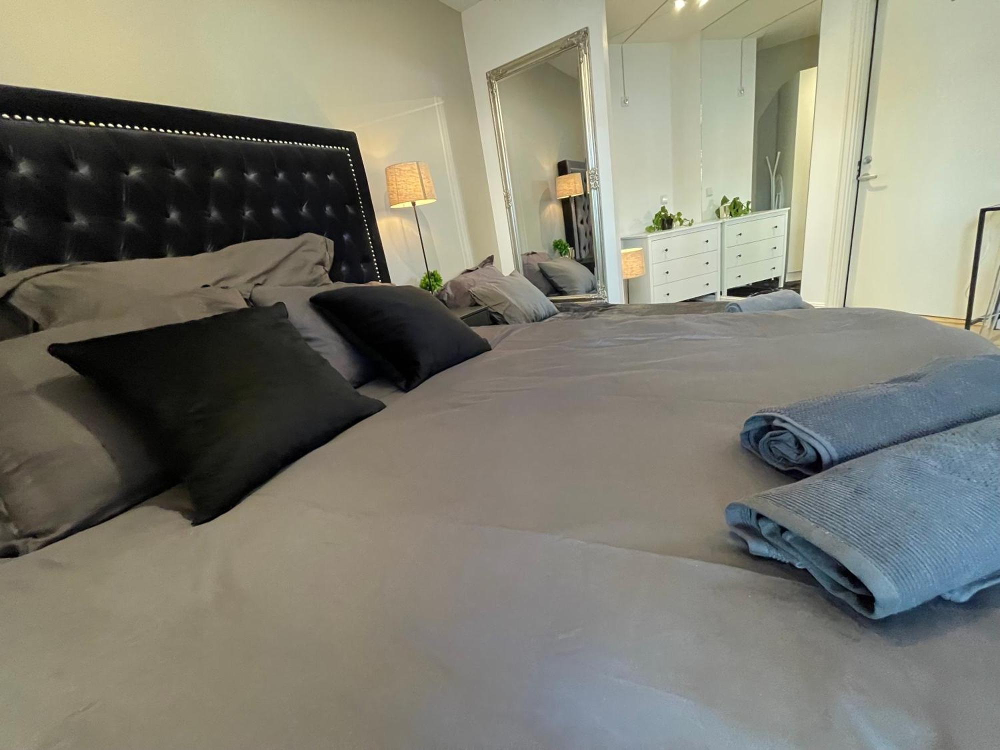 Luxurious Modern Room In Central Oslo - Eur 4K Expensive Bed And 82" Cinematic Tv Dış mekan fotoğraf