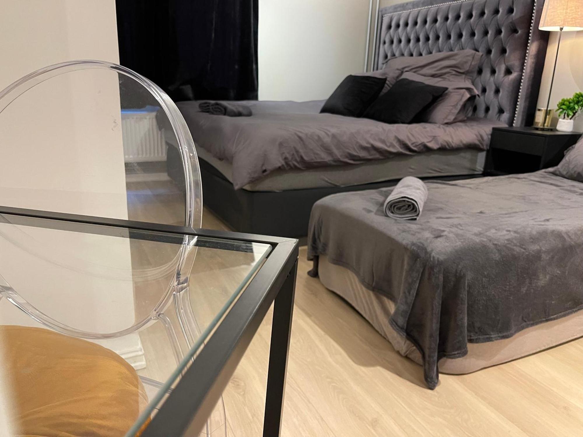 Luxurious Modern Room In Central Oslo - Eur 4K Expensive Bed And 82" Cinematic Tv Dış mekan fotoğraf